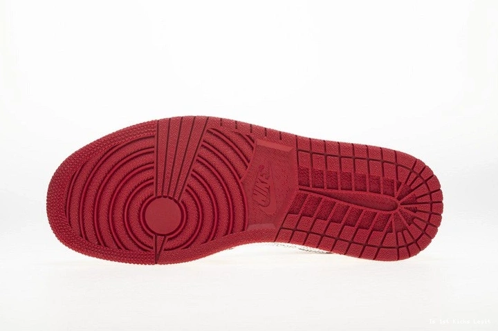 1 retro Jordan  chicago AA3834-101 NIKE Air OWT 0524